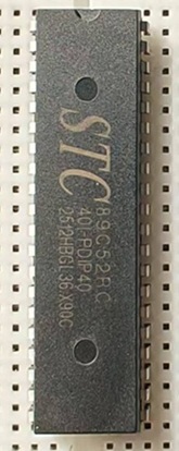 这是一个单片机引脚实物示意图